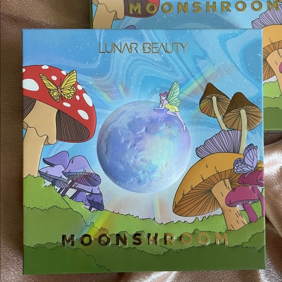 LUNAR BEAUTY- MOONSHROOM Highlighter palette - Picture 4 of 4